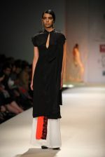 Model walks the ramp for Anand Kabra at Wills Lifestyle India Fashion Week Autumn Winter 2012 Day 1 on 15th Feb 2012 (7).JPG